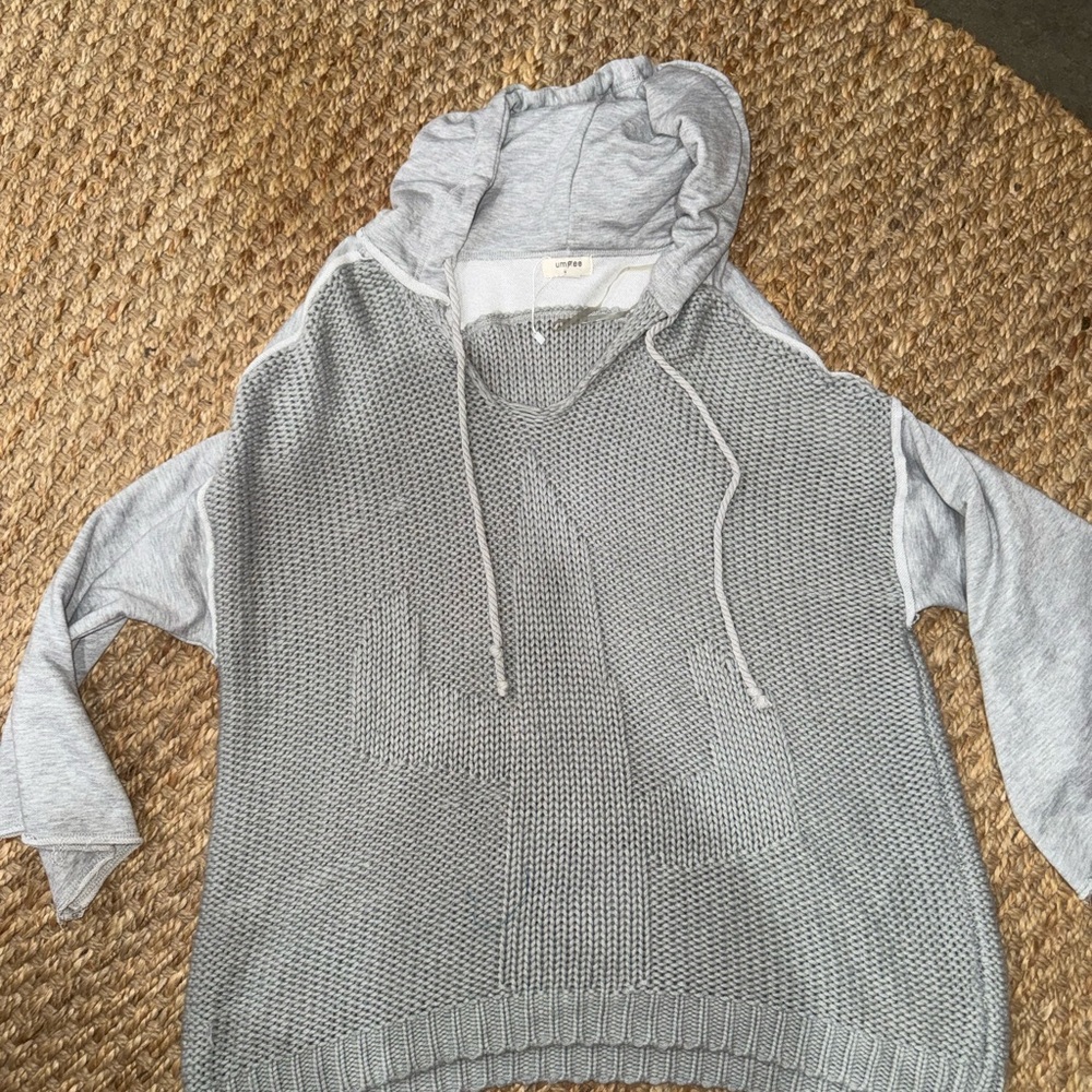 Umgee sweater hoodie. Large